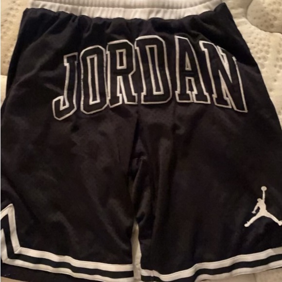 AIR JORDAN SHORTS EXCLUSIVE - Picture 1 of 2